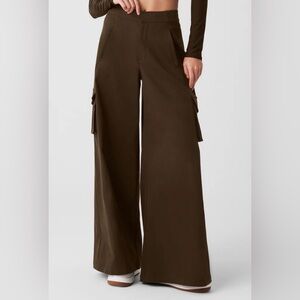 Alo Yoga Show off wide leg cargo pants